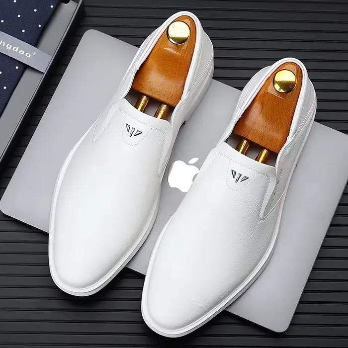 Chaussures habillées pour hommes de haute qualité mocassins de créateur hommes chaussures en cuir de vache de mode pour hommes britanniques bout pointu nouvelles chaussures de créateur hommes