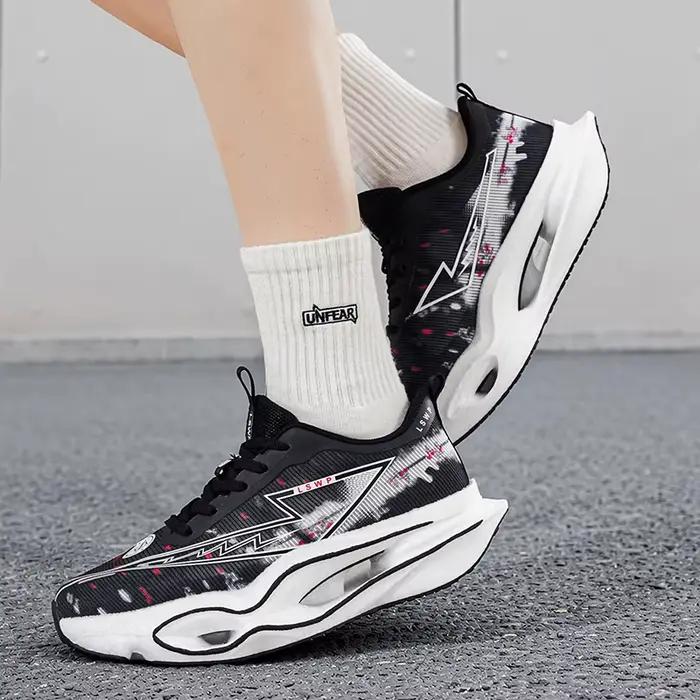 Chaussures de course pour hommes avec plaque en carbone