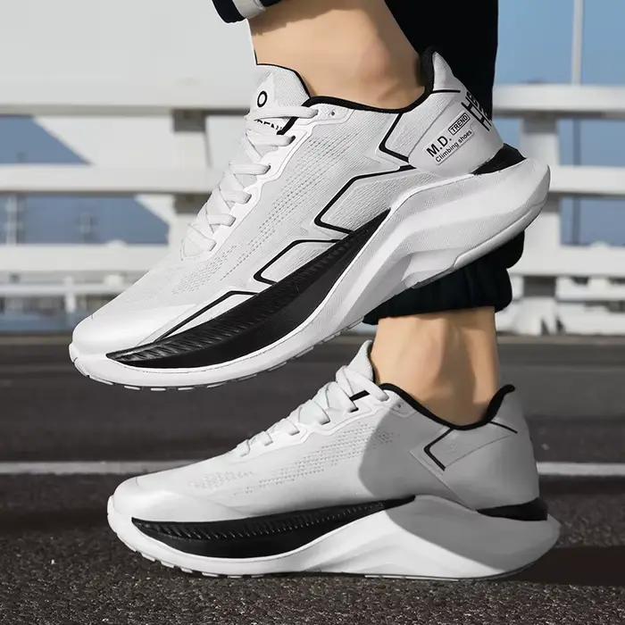 Chaussures de course blanches pour hommes