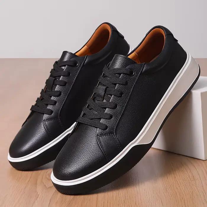 Chaussures de planche en cuir véritable à semelle résistante à l'usure, chaussures de marche polyvalentes tendance, nouvelles chaussures classiques décontractées en cuir pour hommes, 2025