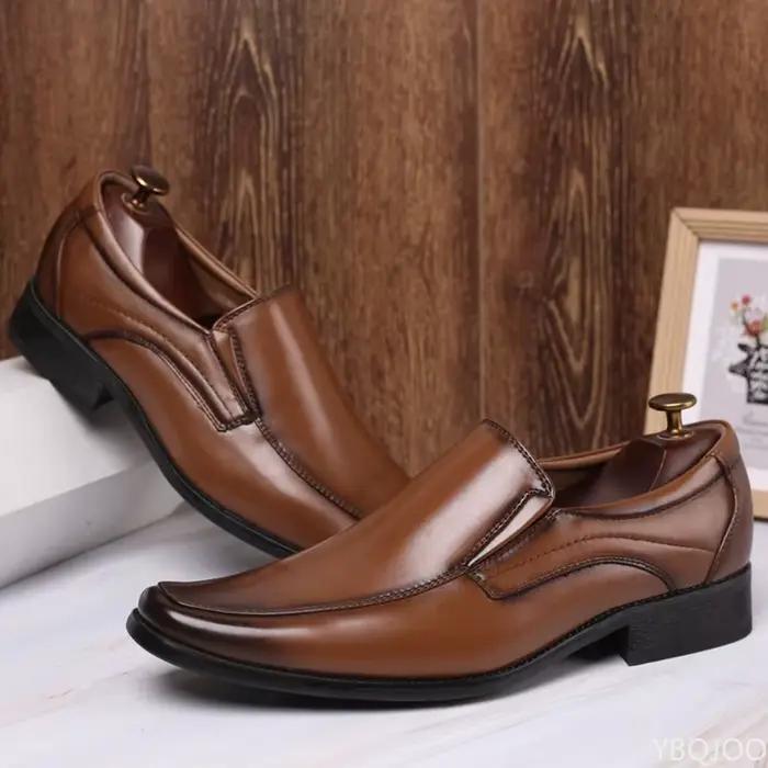 Les chaussures pour hommes simples et confortables à bout carré pour hommes sont légères adaptées au travail quotidien pour les déplacements quotidiens avec un look élégant