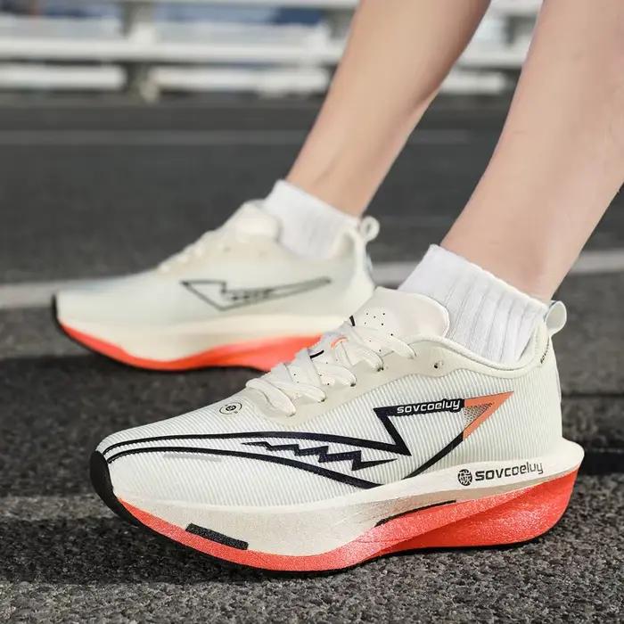Chaussures de course avec plaque en carbone