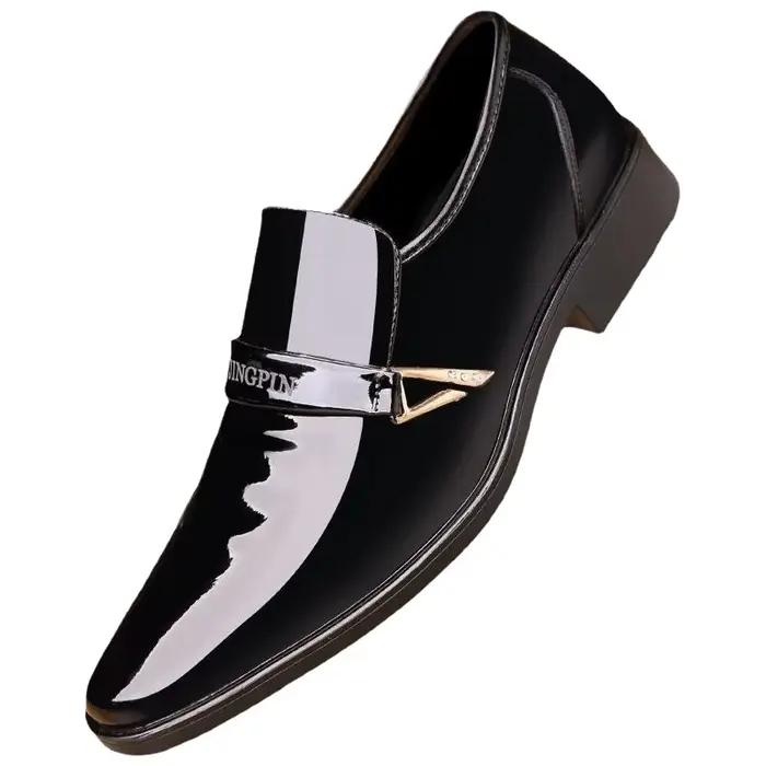Soldes de printemps de la saison : Chaussures décontractées en cuir verni respirantes à bout rond pour hommes, style affaires