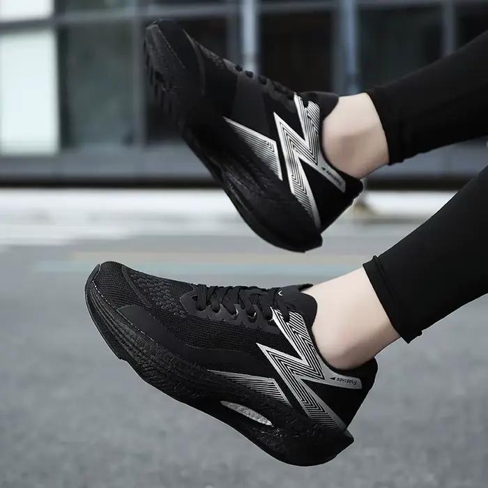 Chaussures de course avec plaque en carbone