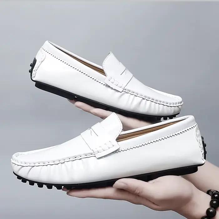 Mocassins pour hommes en cuir verni véritable blanc, faits main, décontractés, de conduite, à enfiler, de luxe, confortables, 2026, style chaussures à enfiler