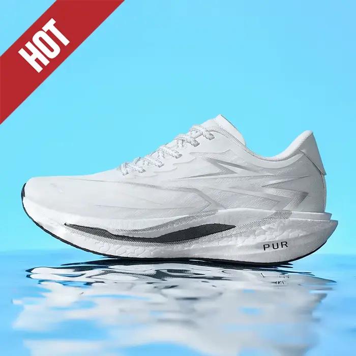 Chaussures de course avec plaque en carbone