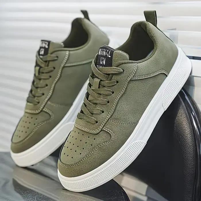 1 paire de chaussures de skate décontractées et sportives