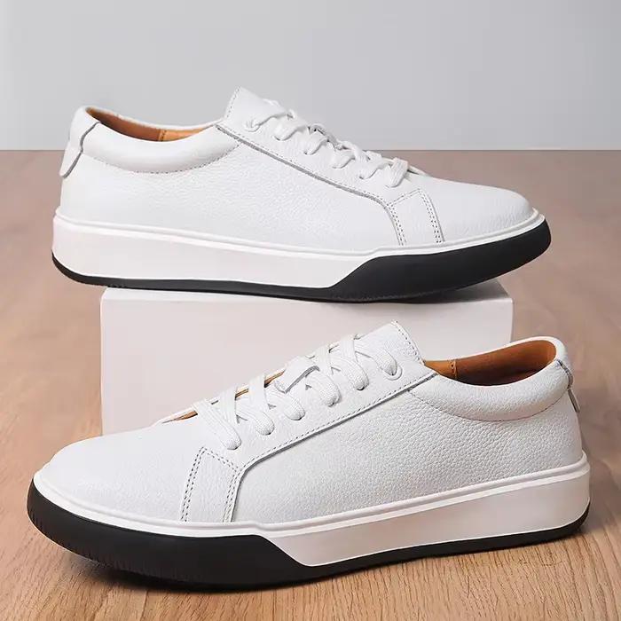 Chaussures de planche en cuir véritable à semelle résistante à l'usure, chaussures de marche polyvalentes tendance, nouvelles chaussures classiques décontractées en cuir pour hommes, 2025