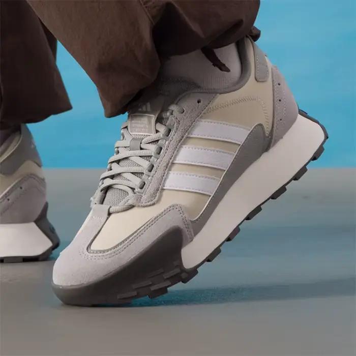 adidas Baskets de randonnée en daim beige et gris à trois bandes blanches, plateforme épaisse, chaussures décontractées d'extérieur pour hommes et femmes KJ2055