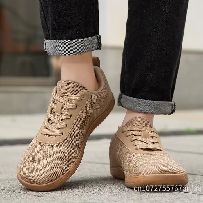 Chaussures à bout large pour hommes