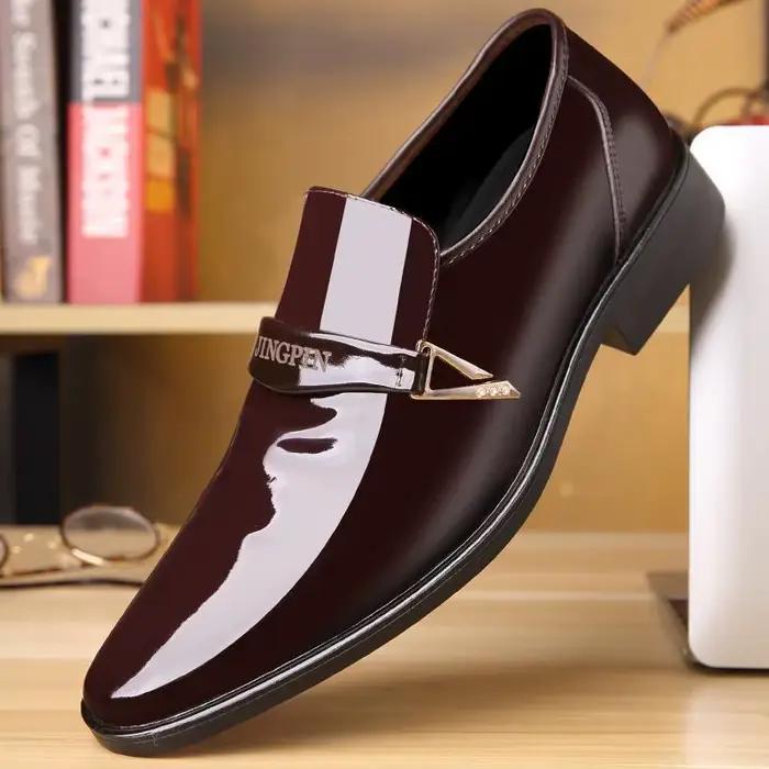 Soldes de printemps de la saison : Chaussures décontractées en cuir verni respirantes à bout rond pour hommes, style affaires