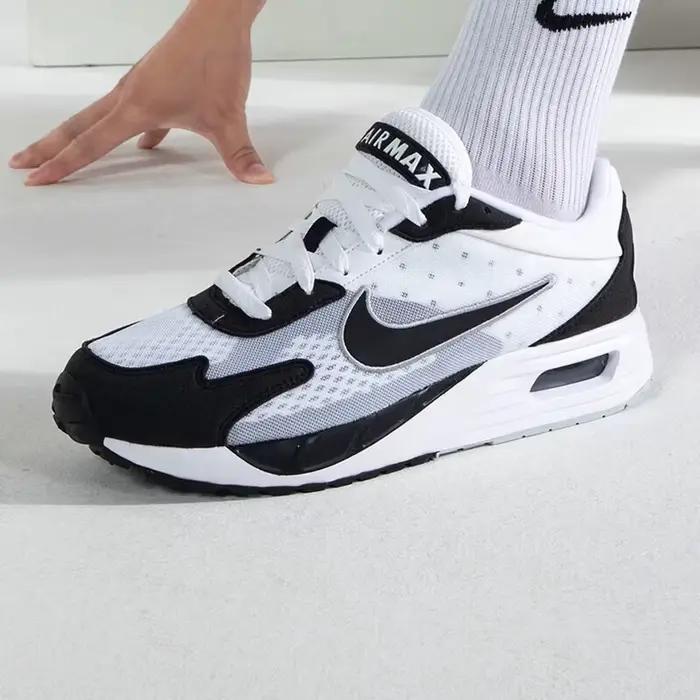 Chaussures de course Nike Air Max Solo pour hommes - Confort et légèreté avec coussin d'air absorbant les chocs