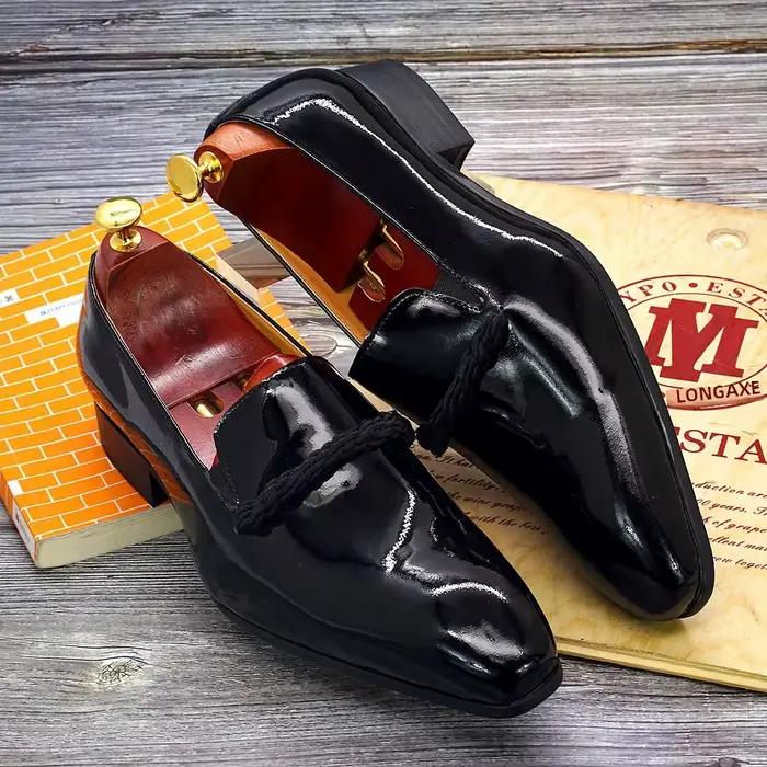 Mocassins Felix Chu en cuir verni noir pour homme, bout pointu, détails en ficelle, chaussures habillées pour événements formels et mariages