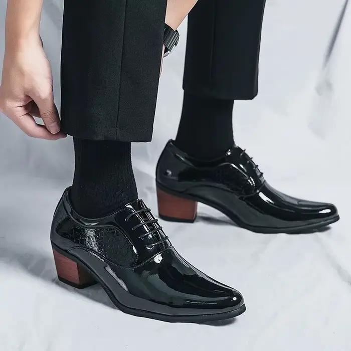 Chaussures pointues en cuir à talons hauts pour hommes d'affaires britanniques et chaussures de mariage surélevées décontractées coiffeur brillant de Style coréen