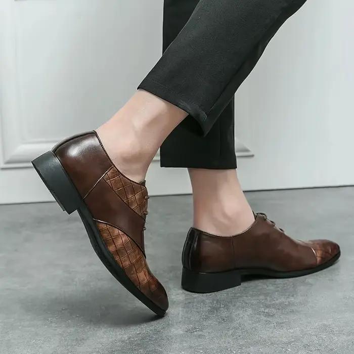 Chaussures en cuir de luxe pour hommes, chaussures Derby de marque à bout pointu à lacets, chaussures formelles faites à la main, 2024