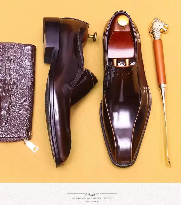 Mocassins pour hommes Surface en cuir brillant peint à enfiler à la main bout pointu haut de gamme qualité grande taille chaussures de mariage