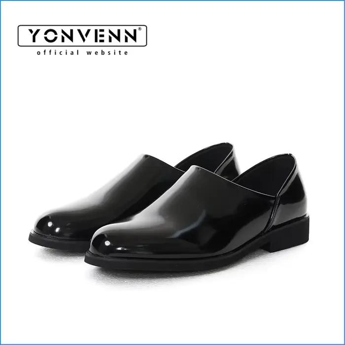 Nouvelles chaussures en cuir pour hommes polyvalentes pour les déplacements sans lacet mocassins paresseux chaussures en cuir décontractées à la mode brillant et simple