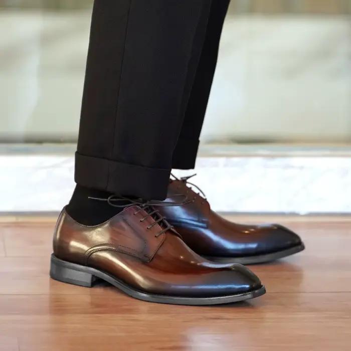 Chaussures décontractées d'affaires homme grain de bois en détresse bout carré derby cuir confortables pour bureau et carrière occaions spéciales