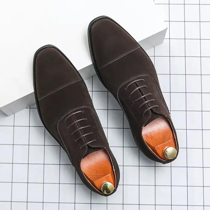 Chaussures en daim de marque italienne pour hommes, chaussures de bureau pour hommes, chaussures d'affaires formelles pour banquet, chaussures décontractées à la mode, grande taille, 38-48