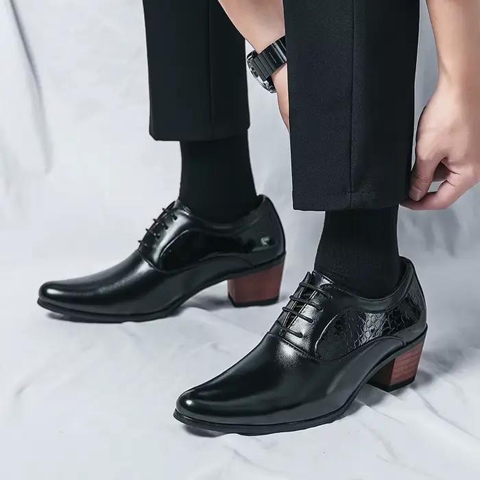 Chaussures pointues en cuir à talons hauts pour hommes d'affaires britanniques et chaussures de mariage surélevées décontractées coiffeur brillant de Style coréen