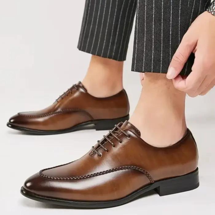 Chaussures habillées homme en cuir verni bout pointu mocassins élégants pour bureau et événements formels
