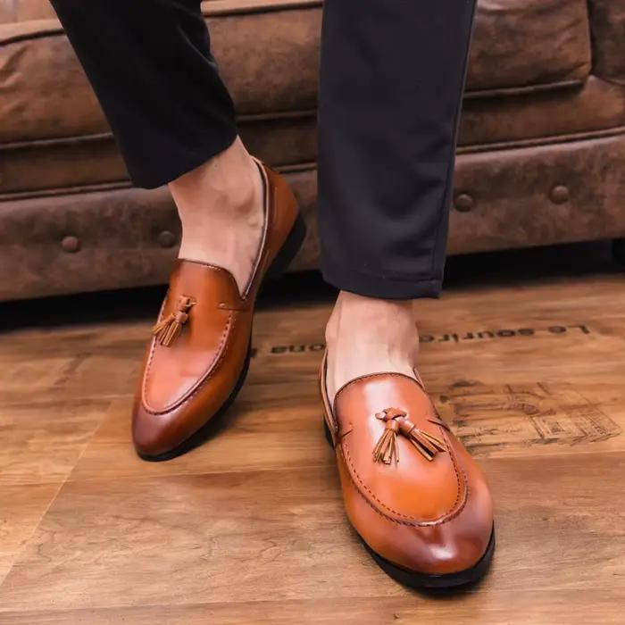Chaussures sociales en cuir pour hommes, chaussures formelles de haute qualité, mocassins d'affaires décontractés avec pompons, chaussures habillées confortables