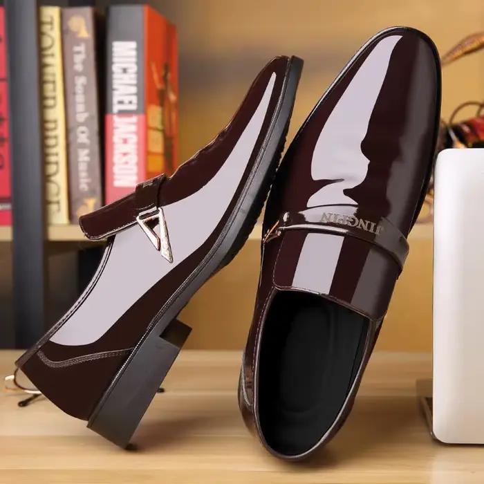 Soldes de printemps de la saison : Chaussures décontractées en cuir verni respirantes à bout rond pour hommes, style affaires