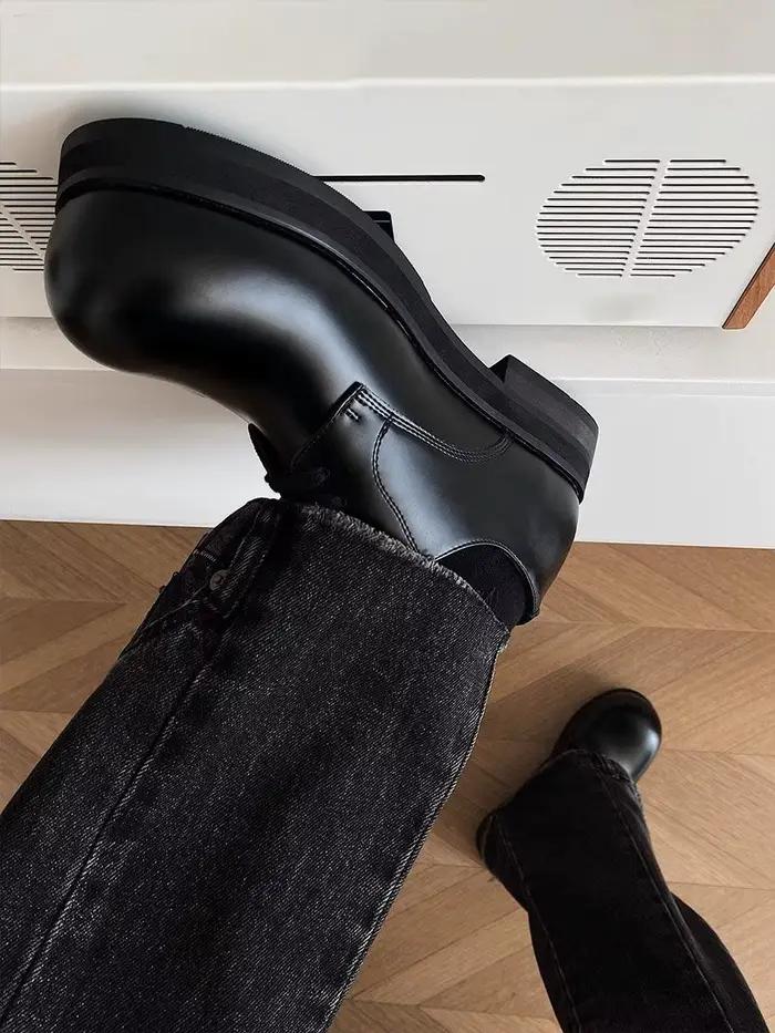 2025 hommes semelles épaisses augmenter la hauteur en cuir décontracté coiffeur à la mode Niche Design sens grande tête Derby chaussures