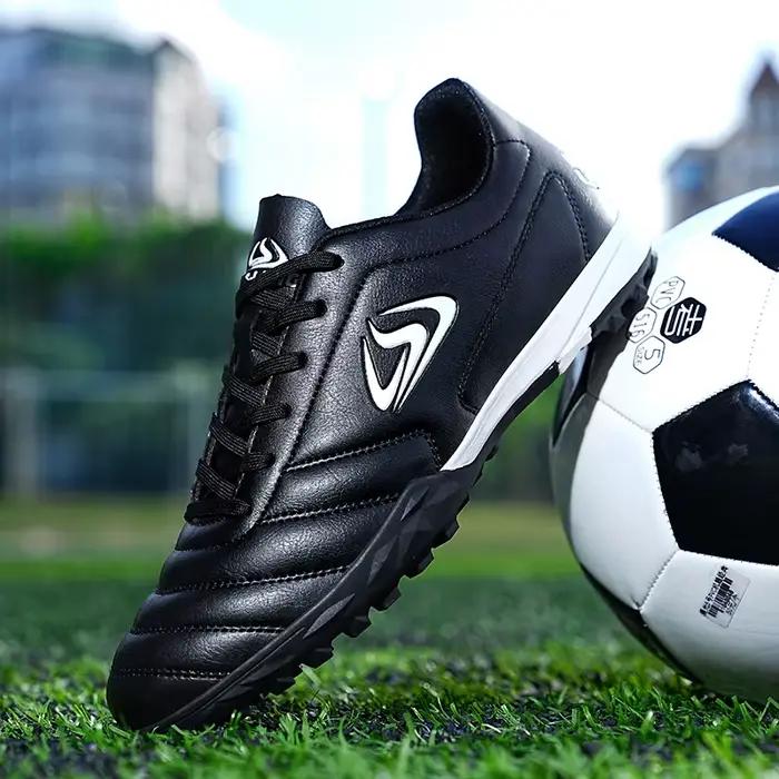 Chaussures de football confortables respirantes pour hommes