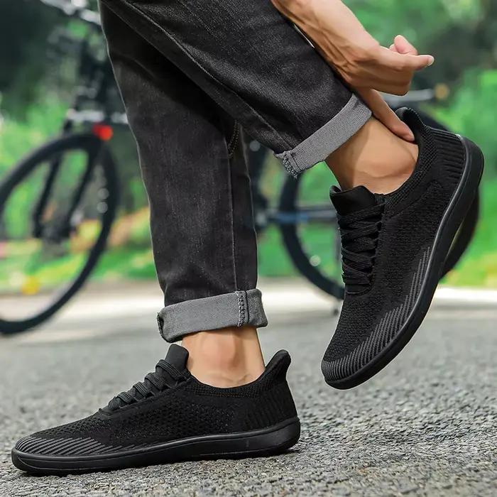 Chaussures pour hommes à bout large