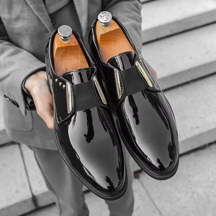 Chaussures en cuir brillant pour hommes