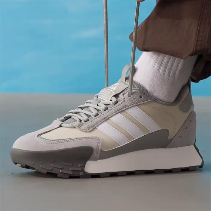 adidas Baskets de randonnée en daim beige et gris à trois bandes blanches, plateforme épaisse, chaussures décontractées d'extérieur pour hommes et femmes KJ2055
