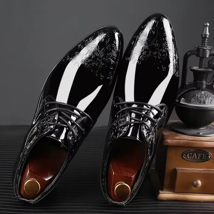 Chaussures à lacets en cuir verni noir pour hommes