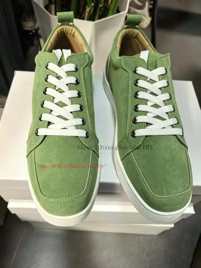 Baskets plates pour hommes en cuir suédé vert herbe à bout rond