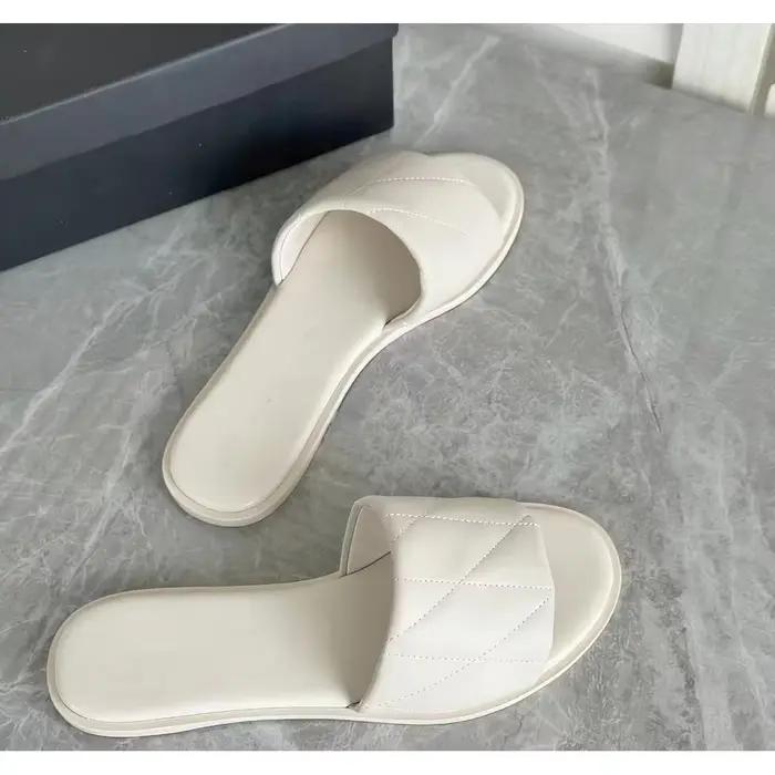 Nouvelles sandales plates décontractées et polyvalentes pour le début du printemps, idéales pour les