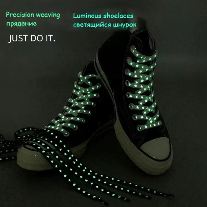 Lacets de chaussures lumineux réfléchissants plats brillent dans le noir lacets de Fluorescence pour