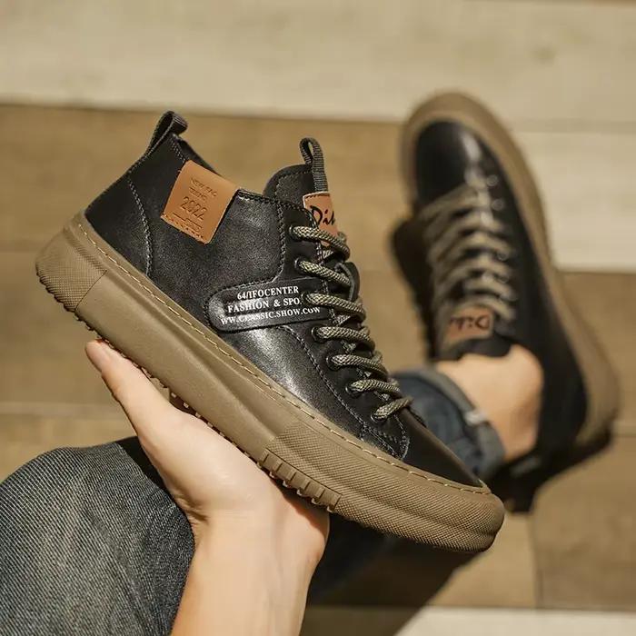 Les chaussures de sport décontractées pour hommes sont à la mode, rétro, classiques et fabriquées à