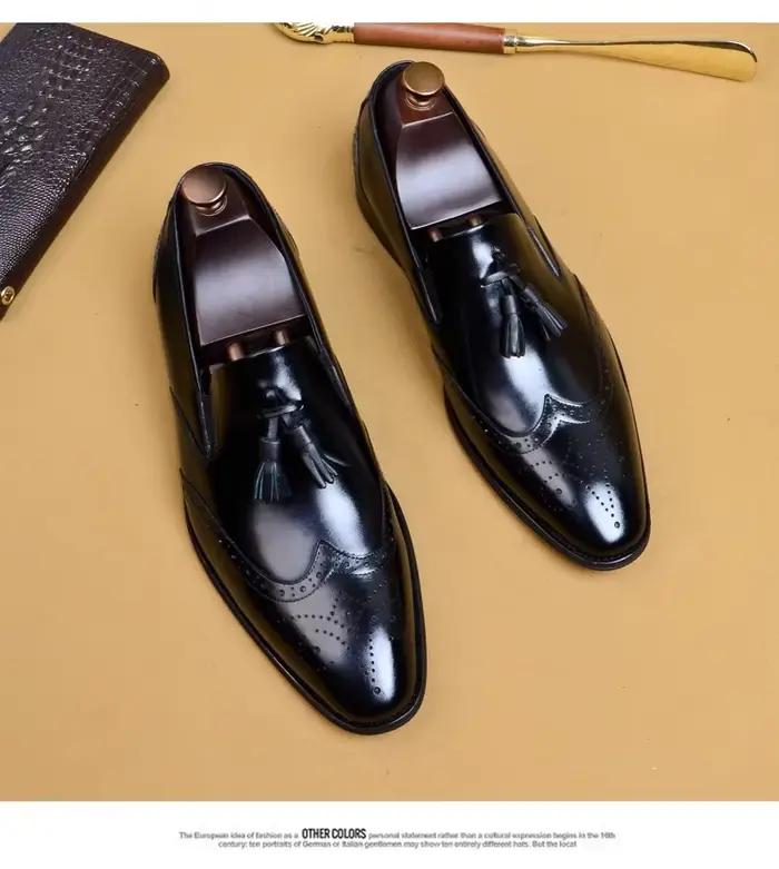 Mocca à enfiler pour hommes avec détails de pompons en cuir fabriqué à la main, grandes tailles pour