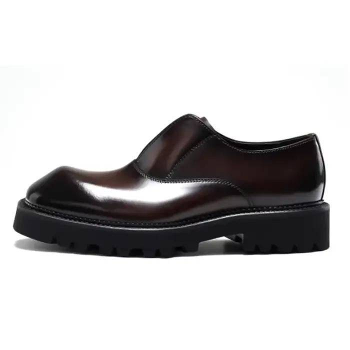 Chaussures d'affaires montantes à semelles épaisses de style design pour hommes ; chaussures décontractées en cuir véritable avec une surface brillante et une seule pièce