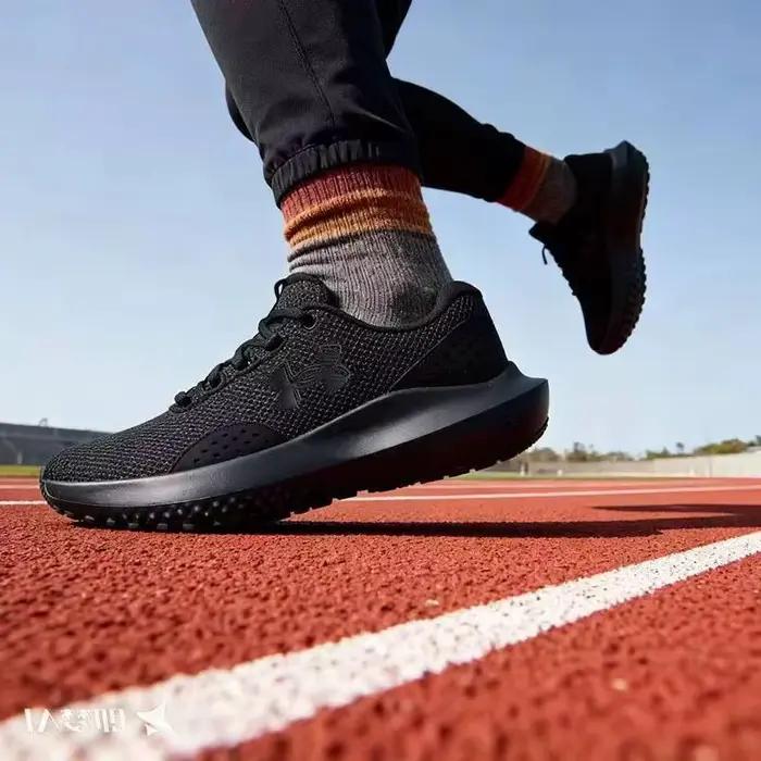 Armour Under Men Chaussures de course respirantes et confortables avec amorti