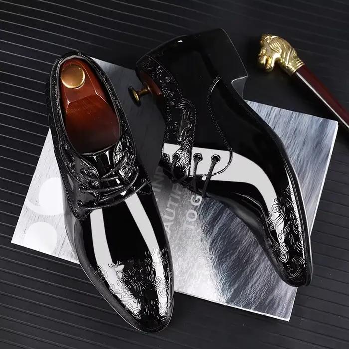 Chaussures à lacets en cuir verni noir pour hommes