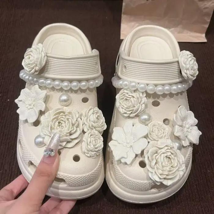 Breloques de chaussures en plastique ornées de motifs floraux 3D pour femmes, accessoires de chaussures décoratifs en blanc, beige, rose, noir et marron