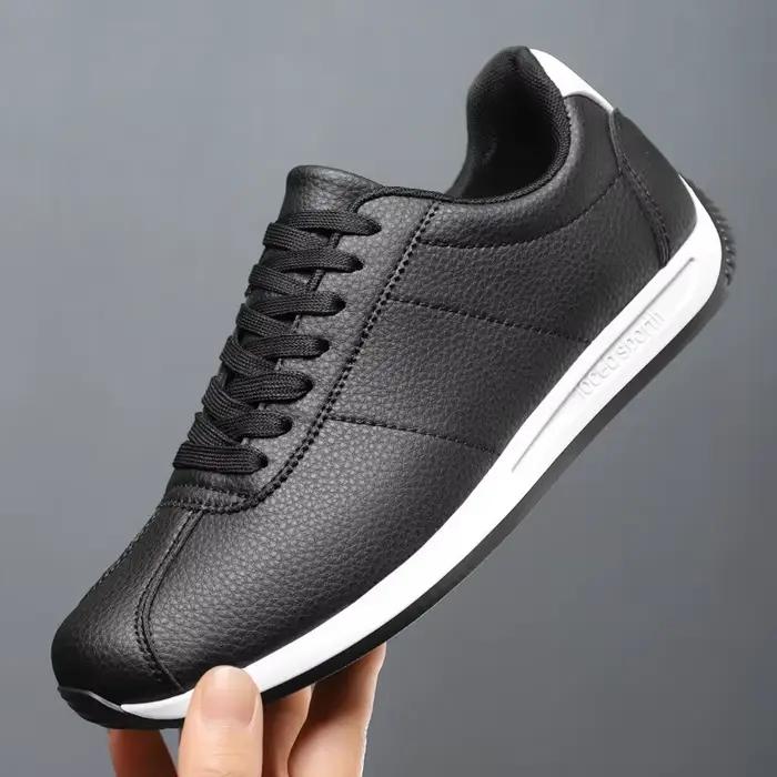 Baskets pour hommes, nouvelle collection été, en cuir PU respirant, style Forrest Gump, à plateforme fine, chaussures décontractées, chaussures de sport pour hommes, baskets, mocassins