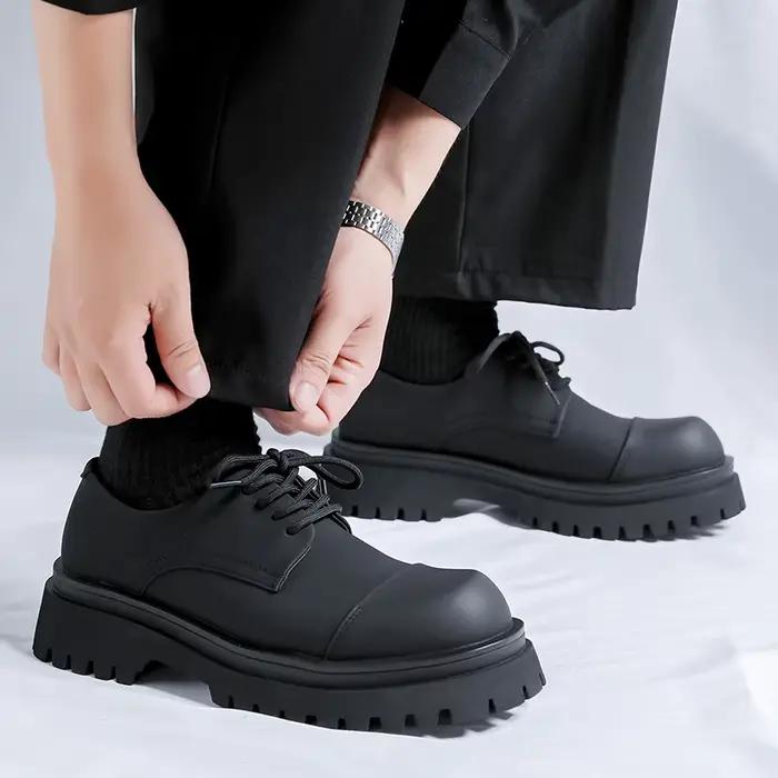 Chaussures en cuir à semelle optique pour hommes