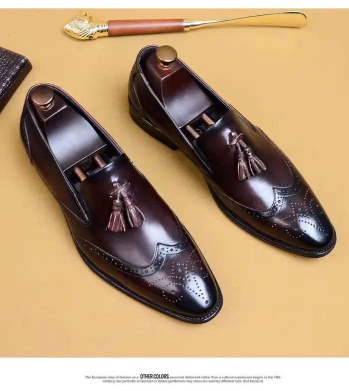 Mocca à enfiler pour hommes avec détails de pompons en cuir fabriqué à la main