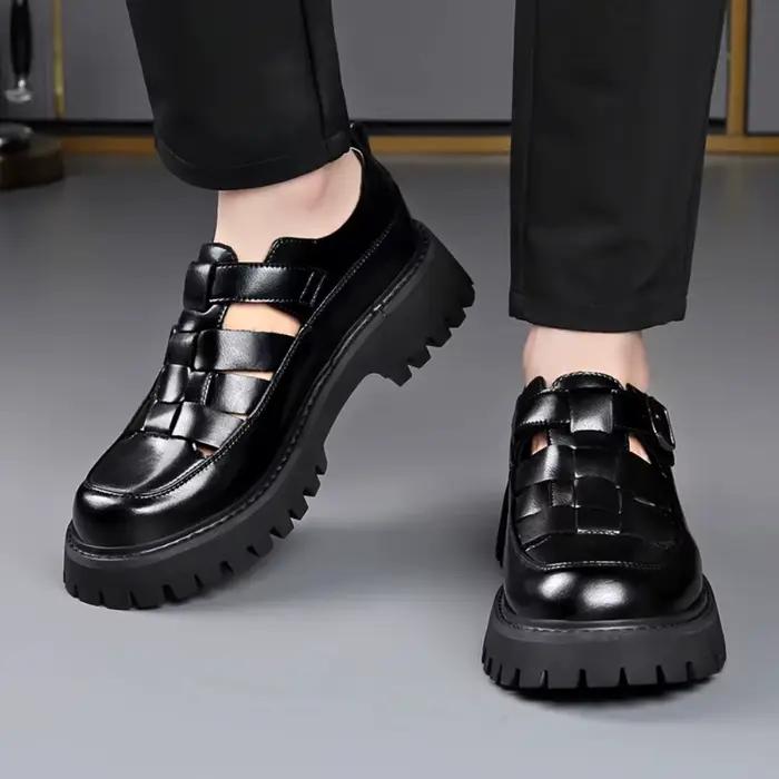 Sandales homme confortables 2026 cuir fendu perforées pour été décontracté ocassions spéciales et activités户外活动