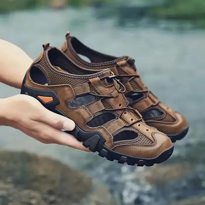 Les sandales d'été pour hommes sont à la mode