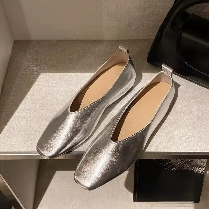 Chaussures simples à bout carré et bouche peu profonde