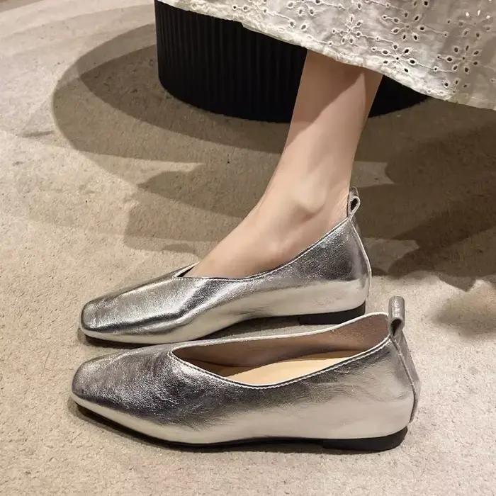 Chaussures simples à bout carré et bouche peu profonde