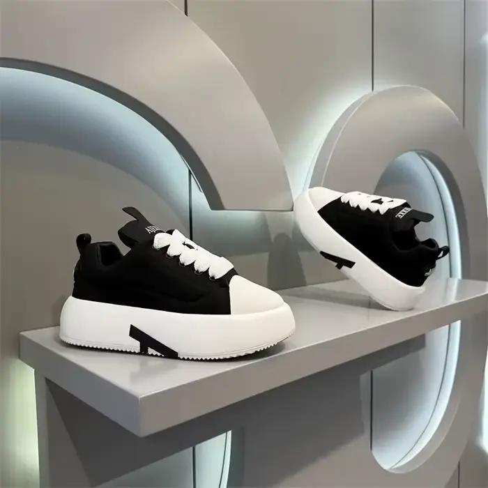 Solid Color Fashionable Men'S Shoes That Are Slip-Resistant